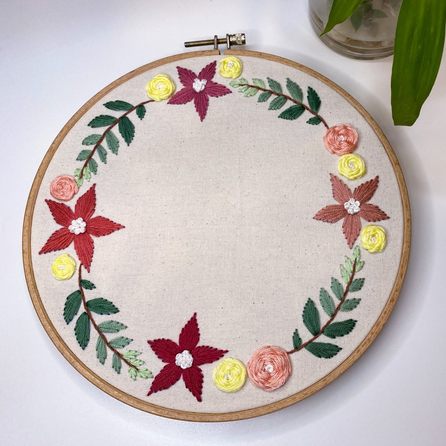 Embroidery for beginners PDF pattern: Lily wreath